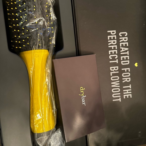 Dry Bar blowout brush - Picture 2 of 4